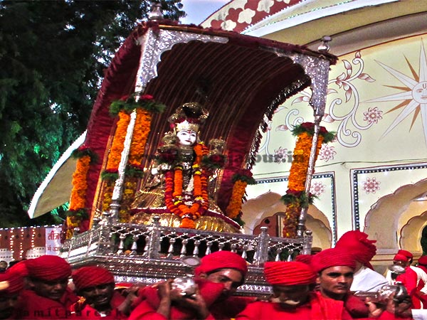 Teej-Festitval-Celebration-in-Jaipur